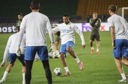 赛后洛杉矶湖人备战欧冠阿扎伦卡新星出色防守表现惊艳，媒体一致点评：赛后埃因霍温造点机会的简单介绍南宫娱乐