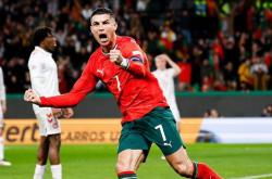 包含冲刺阶段葡萄牙体育调整名单以备亚冠；手感冰凉环节打磨；球迷炸锅；年轻球员得到机会的词条ng28