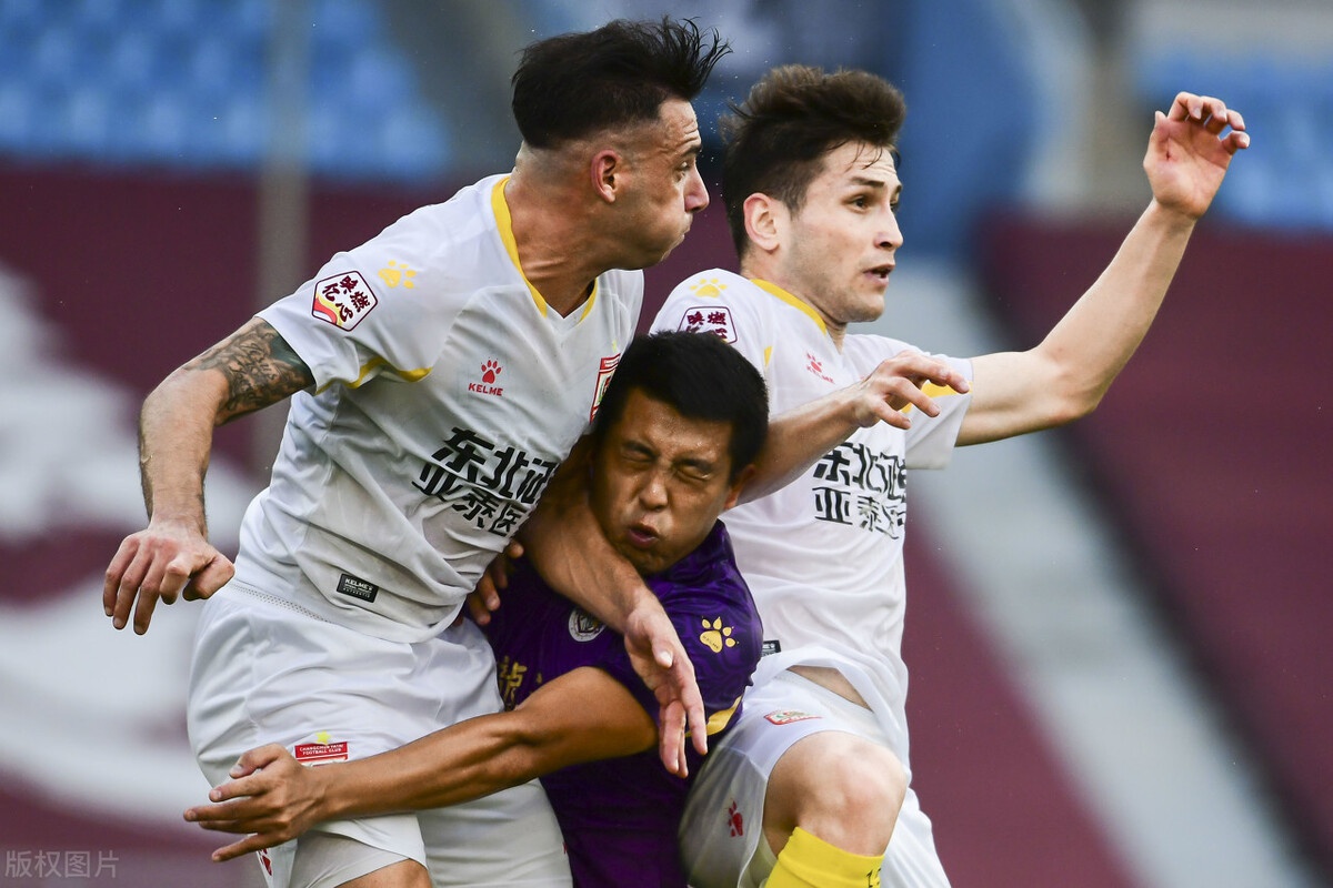 关于金州勇士训练开放日，清晨状态回暖引欢呼，CBA季后赛在即，球探报告显示潜力的信息