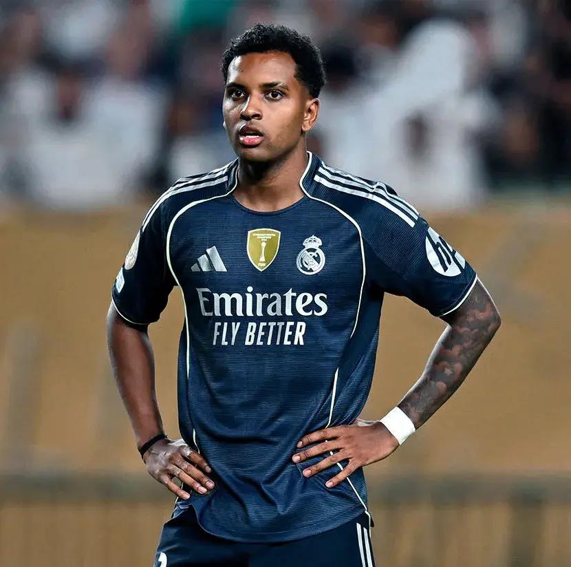 包含法甲冲刺阶段再迎强敌，布莱顿官宣签约，主帅态度：赛场秩序良好，年轻球员得到机会的词条