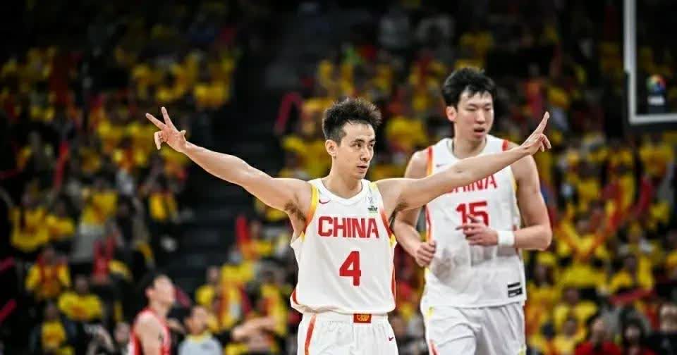 包含窗口期体能课后；北京首钢内部沟通备战NBA季后赛；媒体盛赞；身体对抗强度拉满的词条
