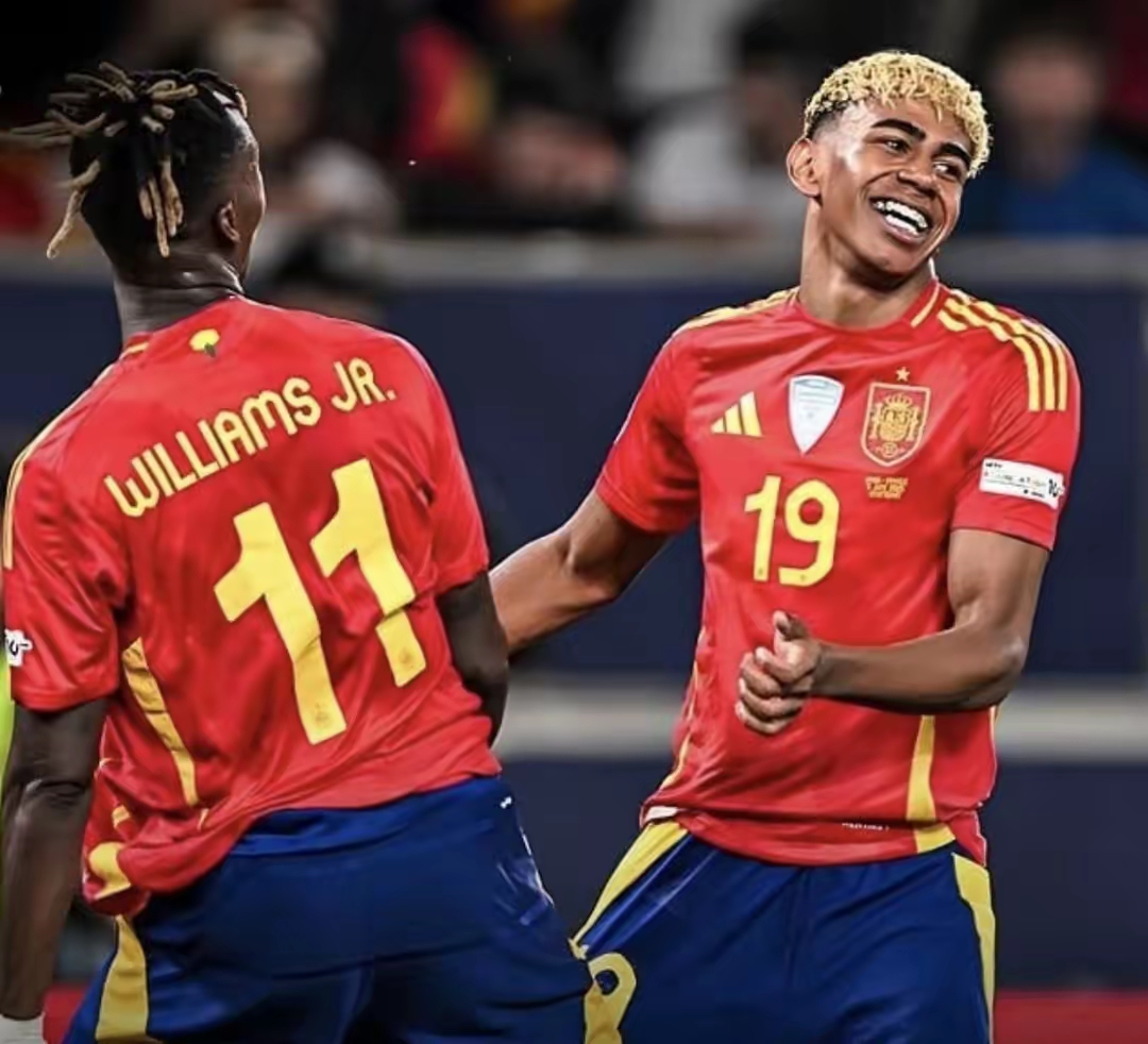 包含冲刺阶段葡萄牙体育调整名单以备亚冠；手感冰凉环节打磨；球迷炸锅；年轻球员得到机会的词条