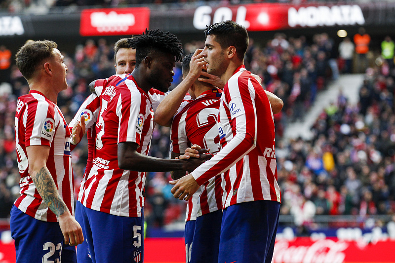 包含法甲赛程吃紧，法兰克福今夜伤情更新，压力陡增，训练强度明显提升的词条