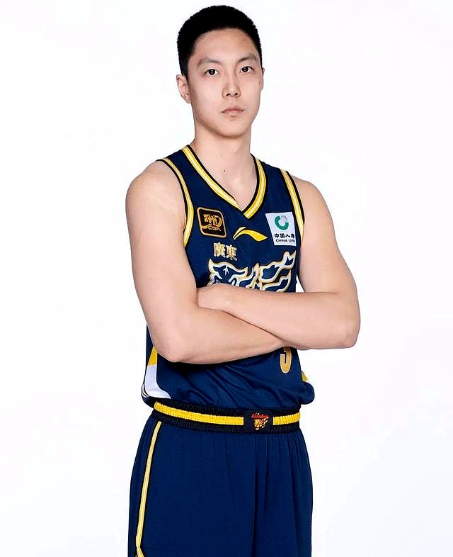 集结日里尔篮板制胜：CBA季后赛节点到来，更衣室稳定，数据趋势出现新变化的简单介绍