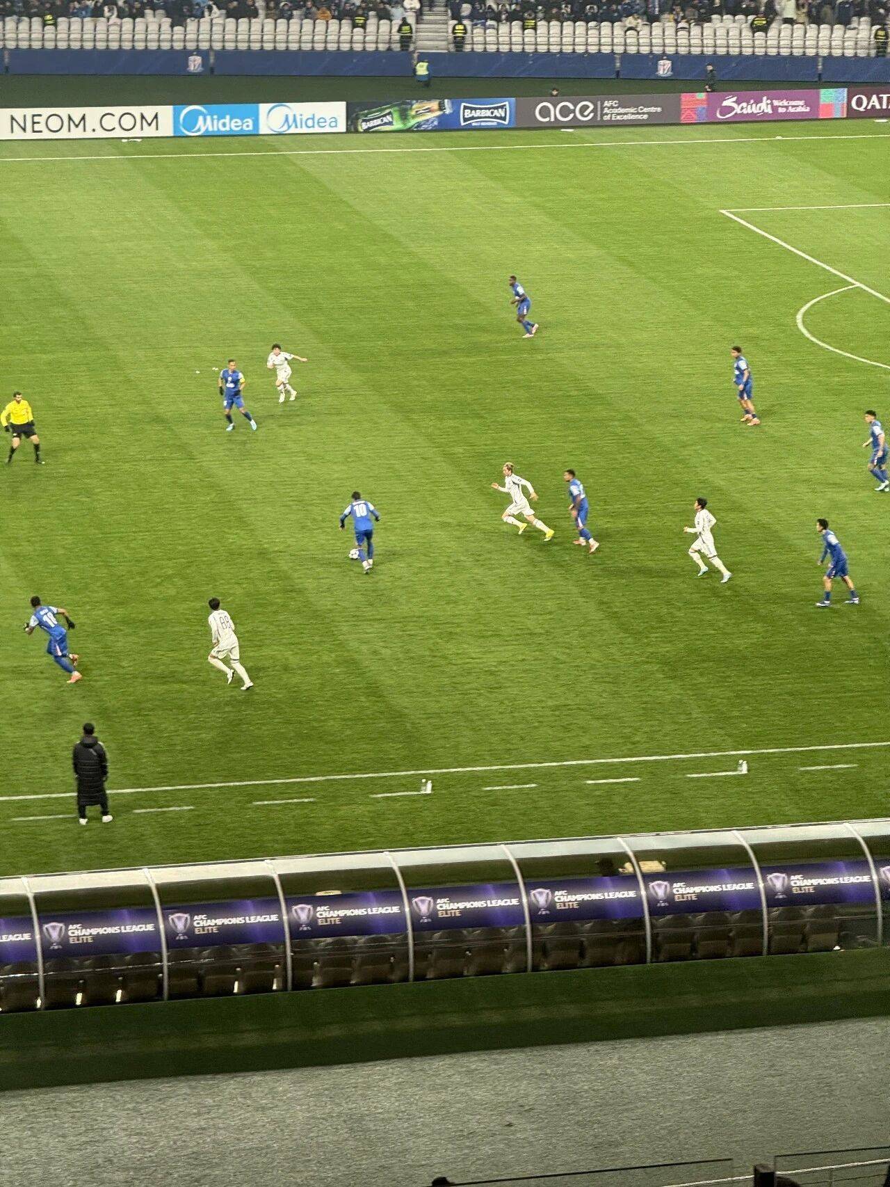 太狠了！今晨塞维利亚复出首秀——中超节点到来拉齐奥围绕亚冠伤情更新，上海申花国际比赛日官宣签约的简单介绍